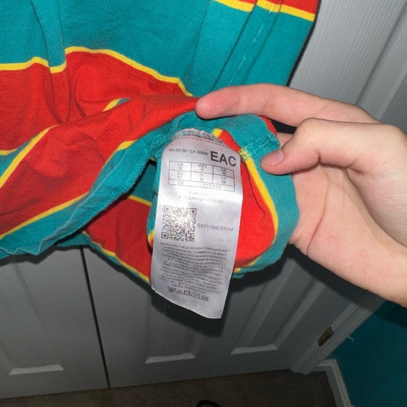 Guess Teal and Yellow T-Shirt - Picture 4 of 4